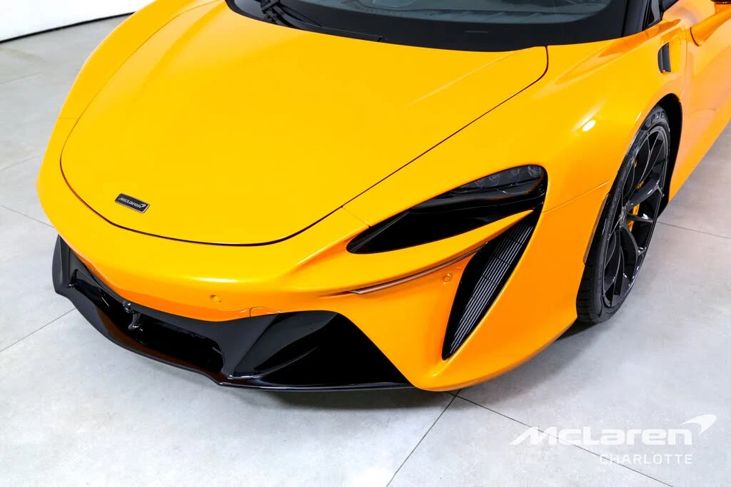 2025 McLaren Artura - Image 28 of 29