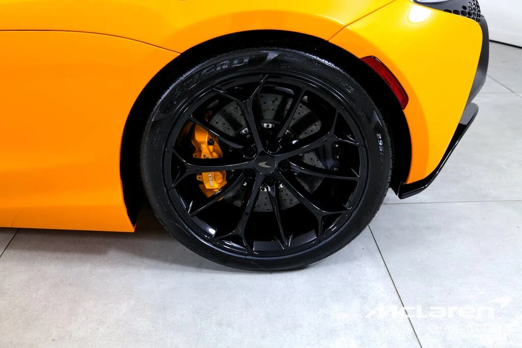 2025 McLaren Artura - Image 27 of 29