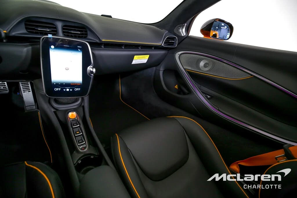 2025 McLaren Artura - Image 17 of 29