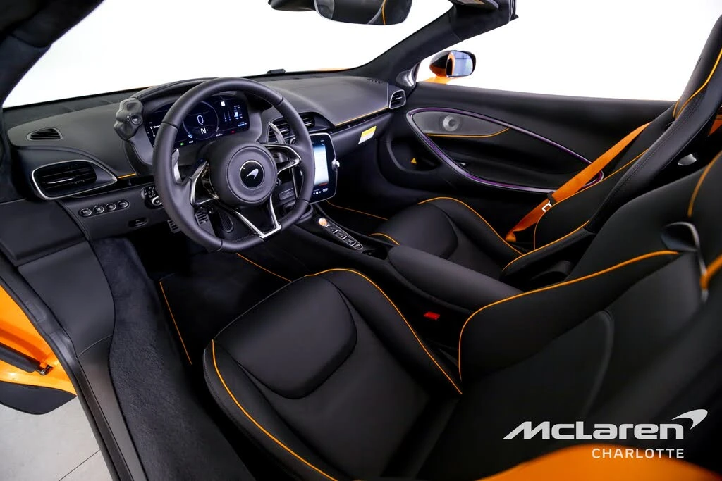 2025 McLaren Artura - Image 14 of 29
