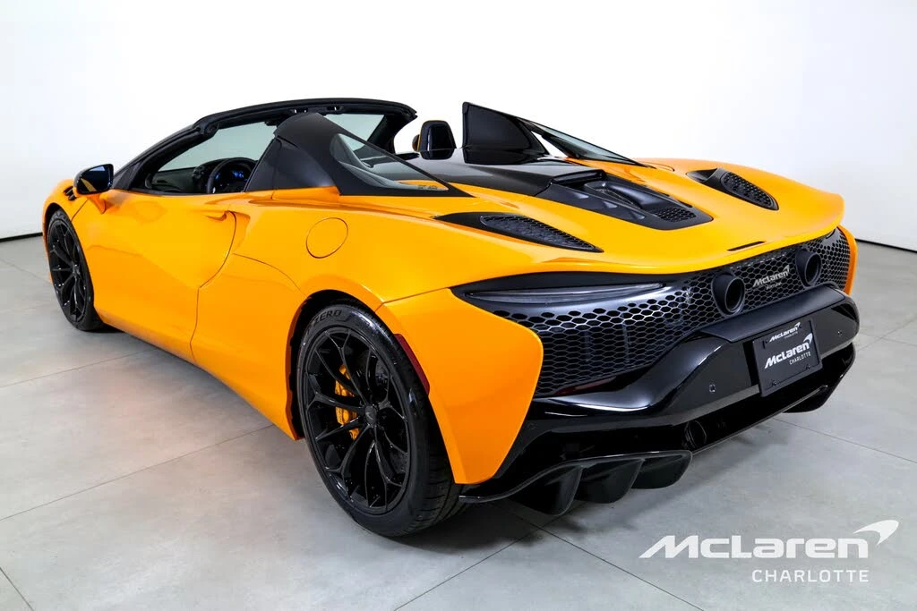 2025 McLaren Artura - Image 8 of 29