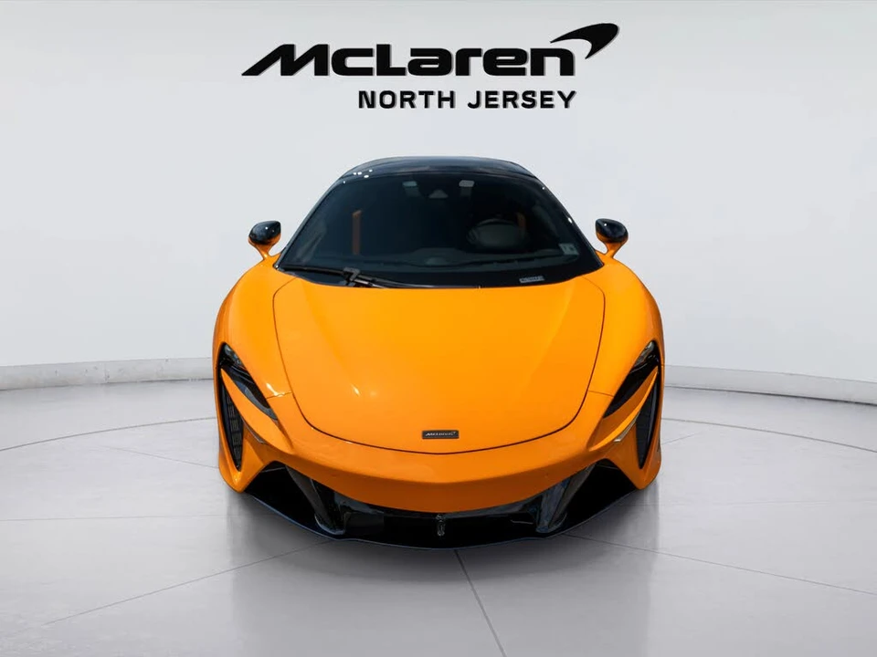 2025 McLaren Artura - Image 8 of 31