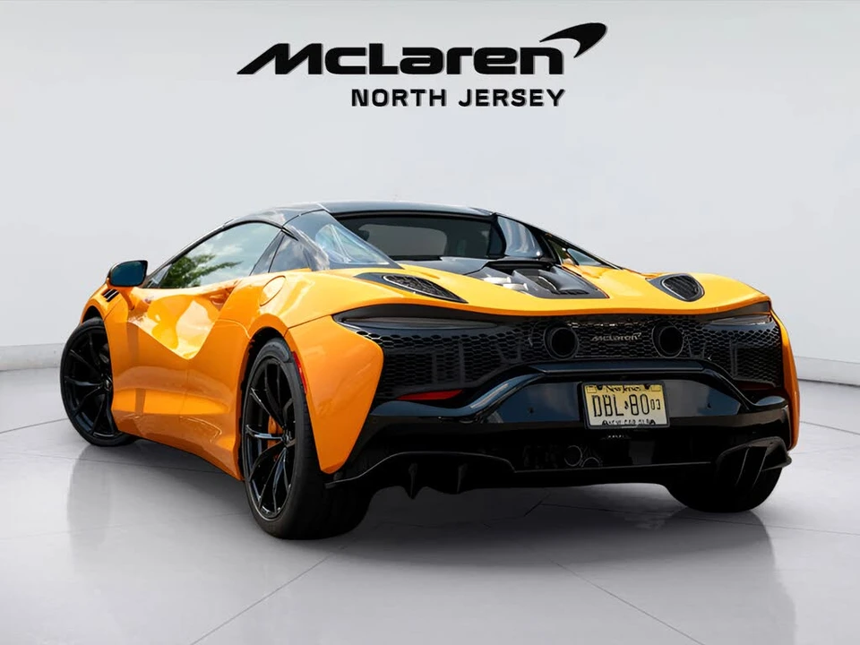2025 McLaren Artura - Image 21 of 31