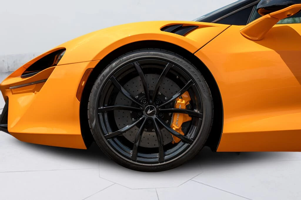 2025 McLaren Artura - Image 30 of 31