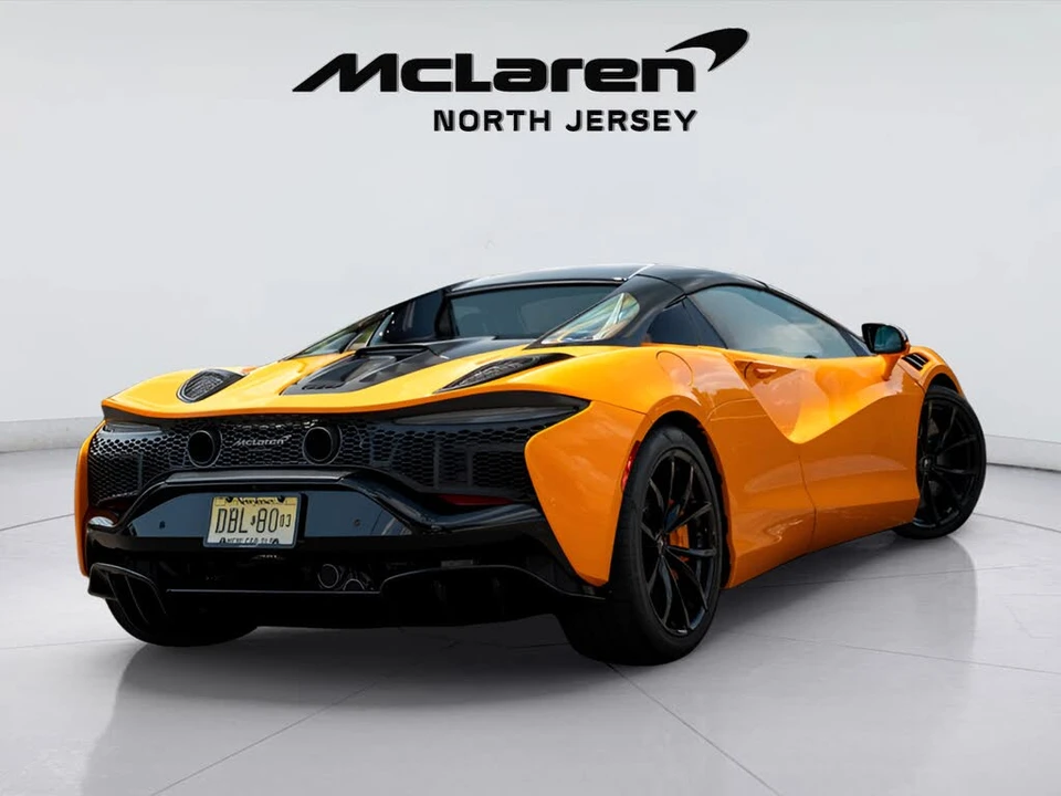 2025 McLaren Artura - Image 19 of 31