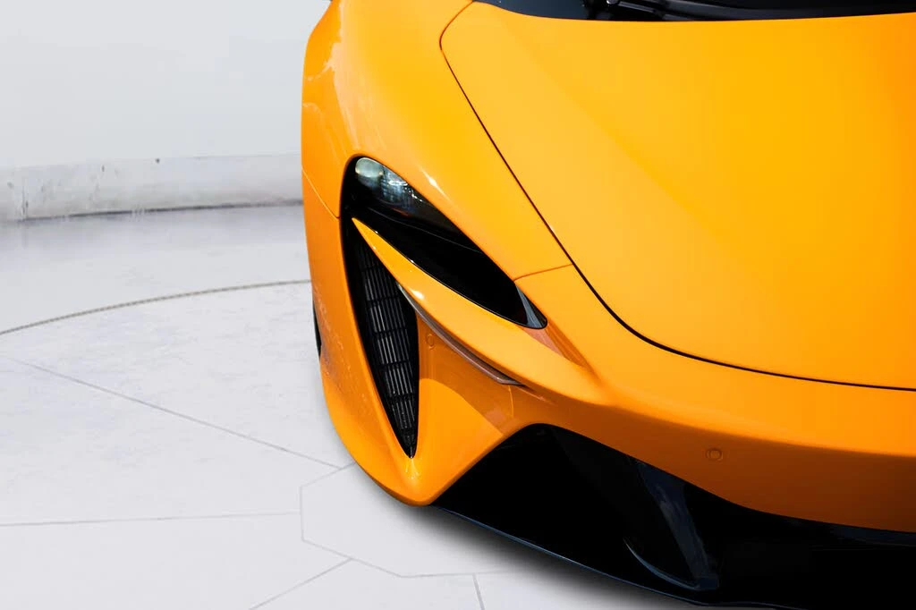 2025 McLaren Artura - Image 10 of 31