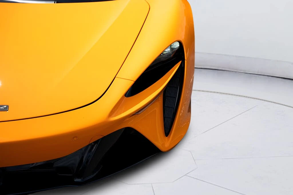 2025 McLaren Artura - Image 11 of 31