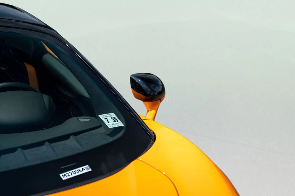 2025 McLaren Artura - Image 13 of 31