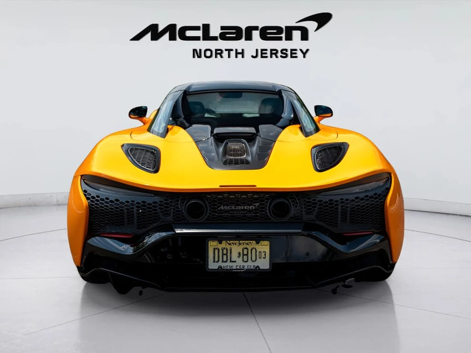2025 McLaren Artura - Image 25 of 31
