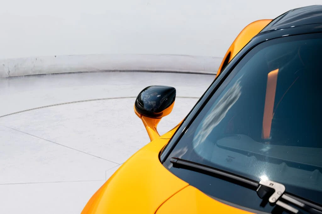 2025 McLaren Artura - Image 12 of 31