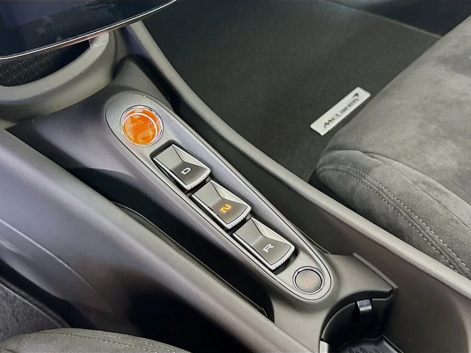 2025 McLaren Artura - Image 14 of 26
