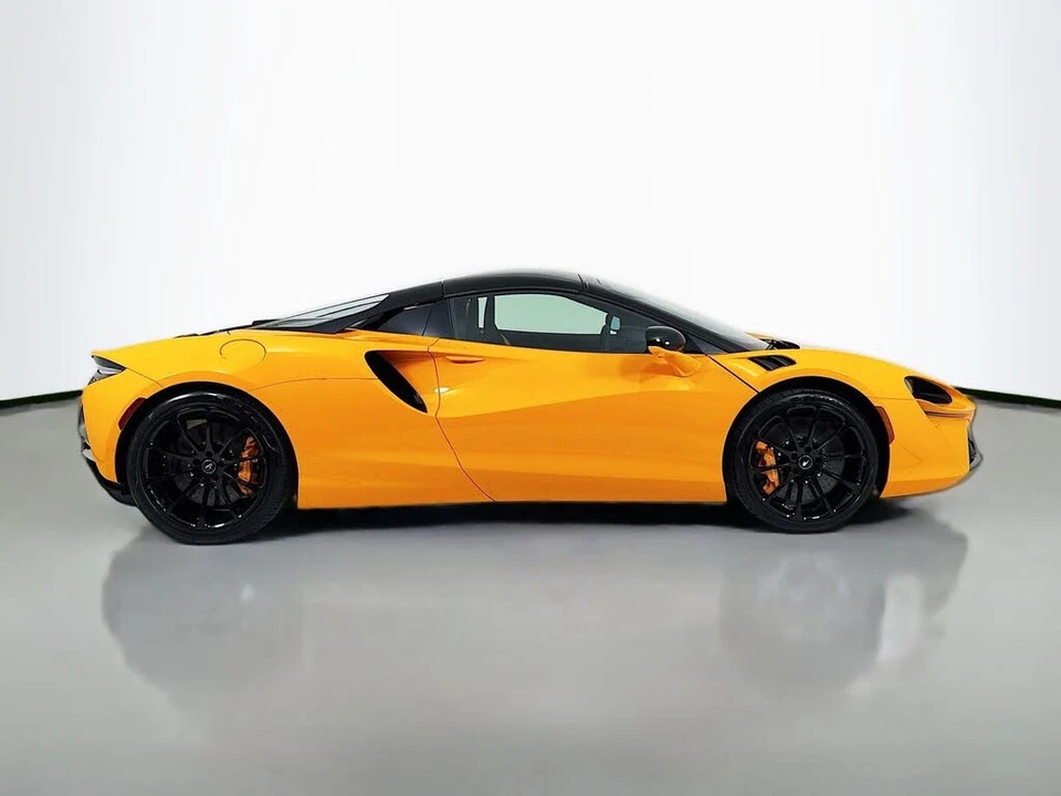 2025 McLaren Artura - Image 8 of 26