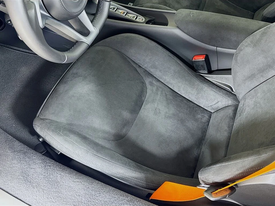 2025 McLaren Artura - Image 18 of 26