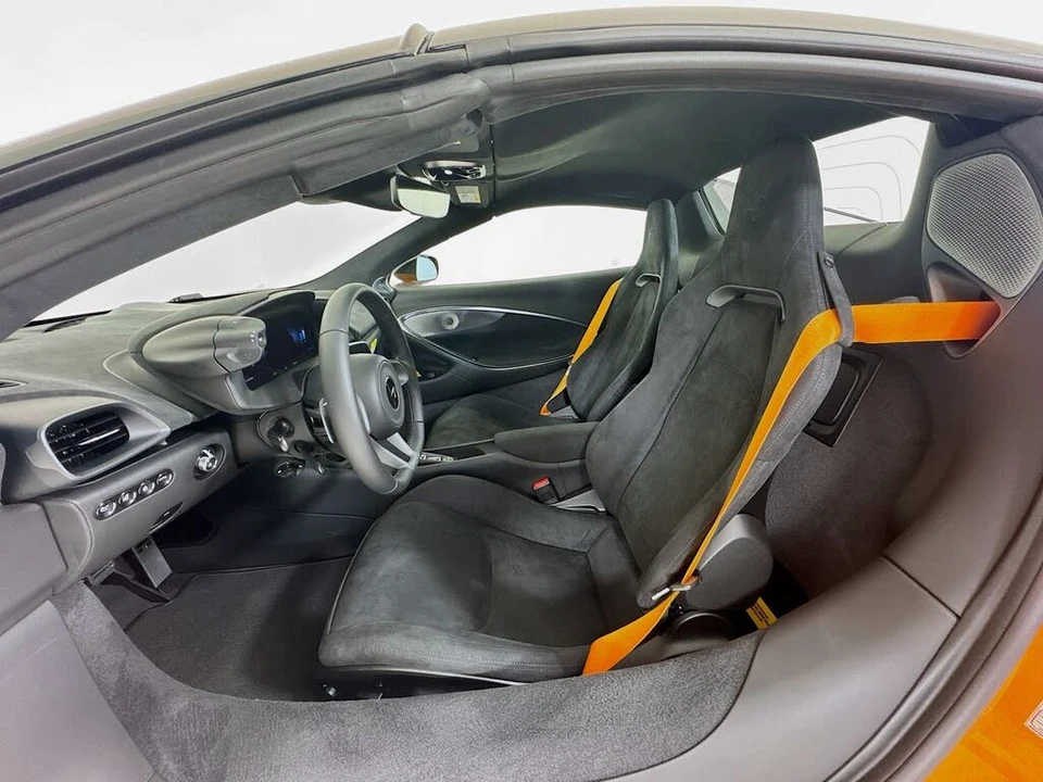 2025 McLaren Artura - Image 20 of 26