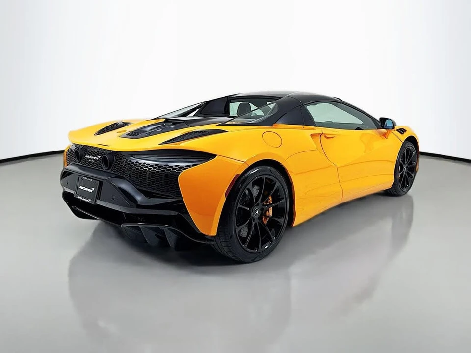 2025 McLaren Artura - Image 7 of 26