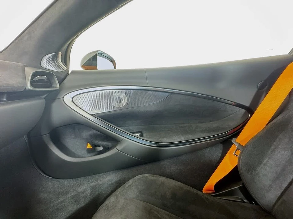 2025 McLaren Artura - Image 15 of 26
