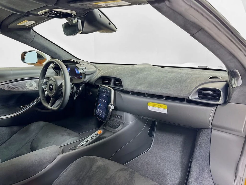 2025 McLaren Artura - Image 24 of 26