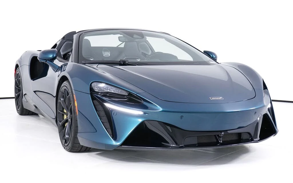 2025 McLaren Artura - Image 19 of 29