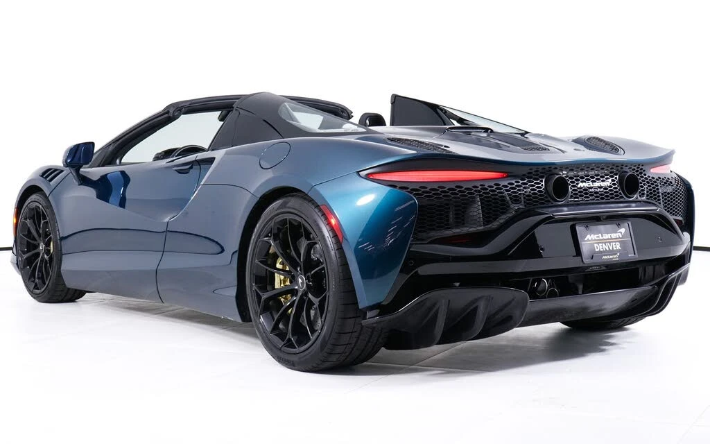 2025 McLaren Artura - Image 18 of 29