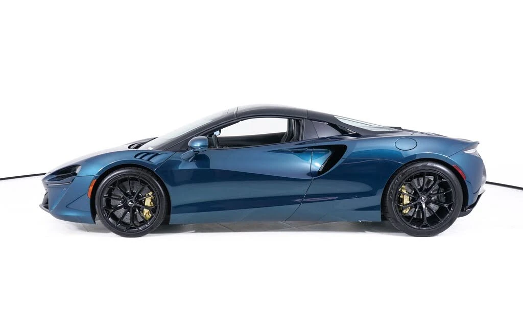 2025 McLaren Artura - Image 3 of 29