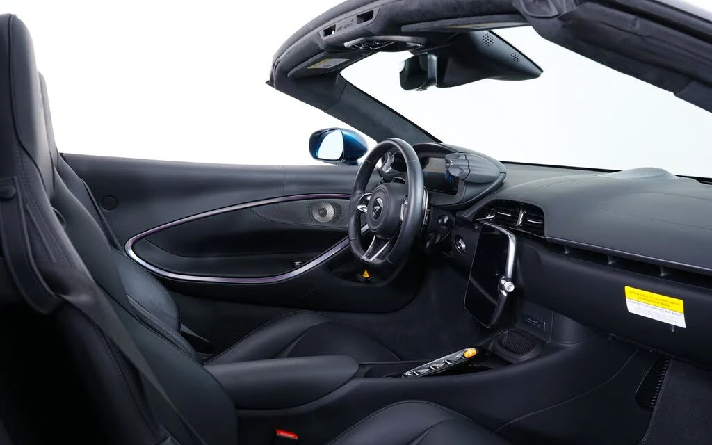 2025 McLaren Artura - Image 29 of 29