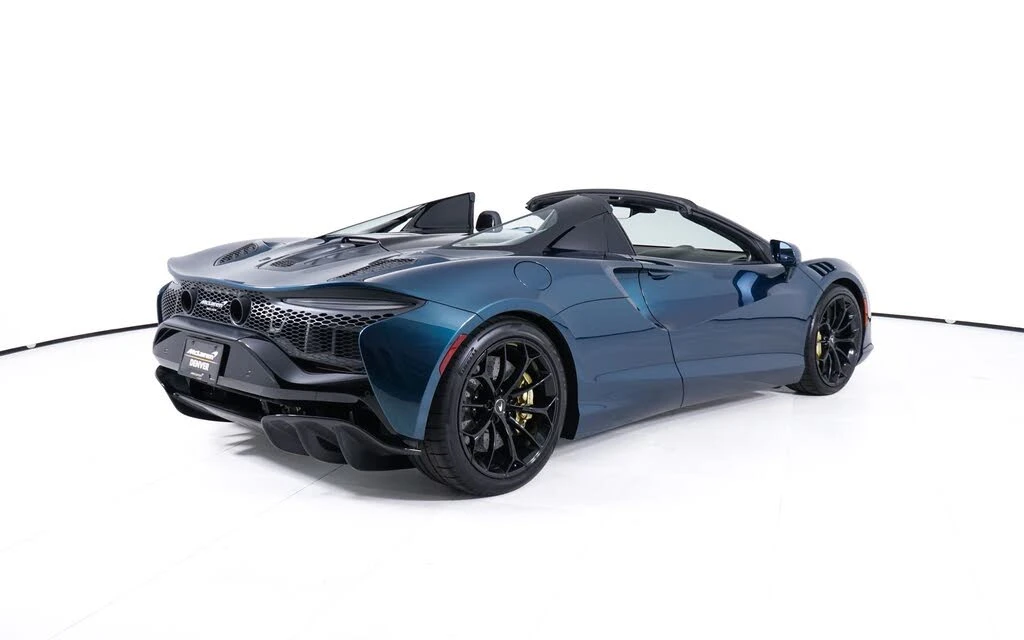 2025 McLaren Artura - Image 8 of 29