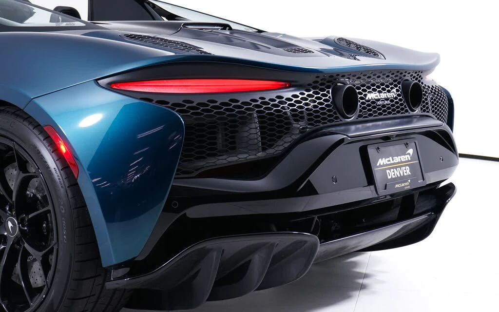 2025 McLaren Artura - Image 16 of 29