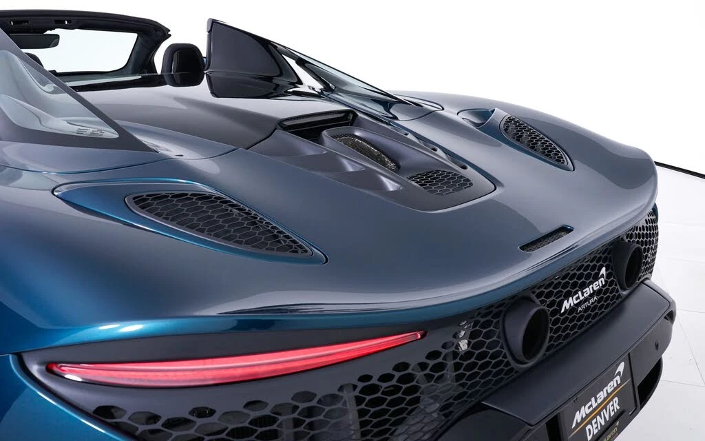 2025 McLaren Artura - Image 17 of 29