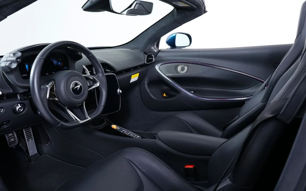 2025 McLaren Artura - Image 23 of 29