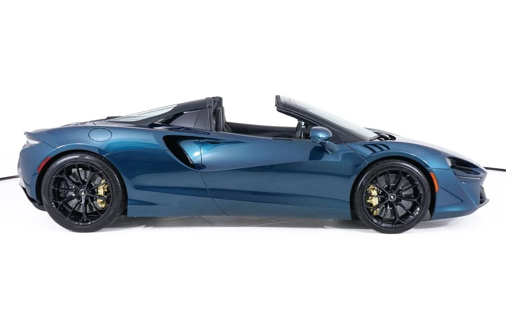 2025 McLaren Artura - Image 9 of 29