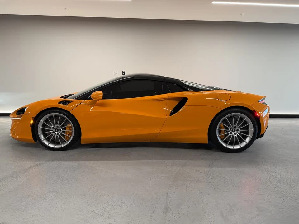 2025 McLaren Artura - Image 3 of 17