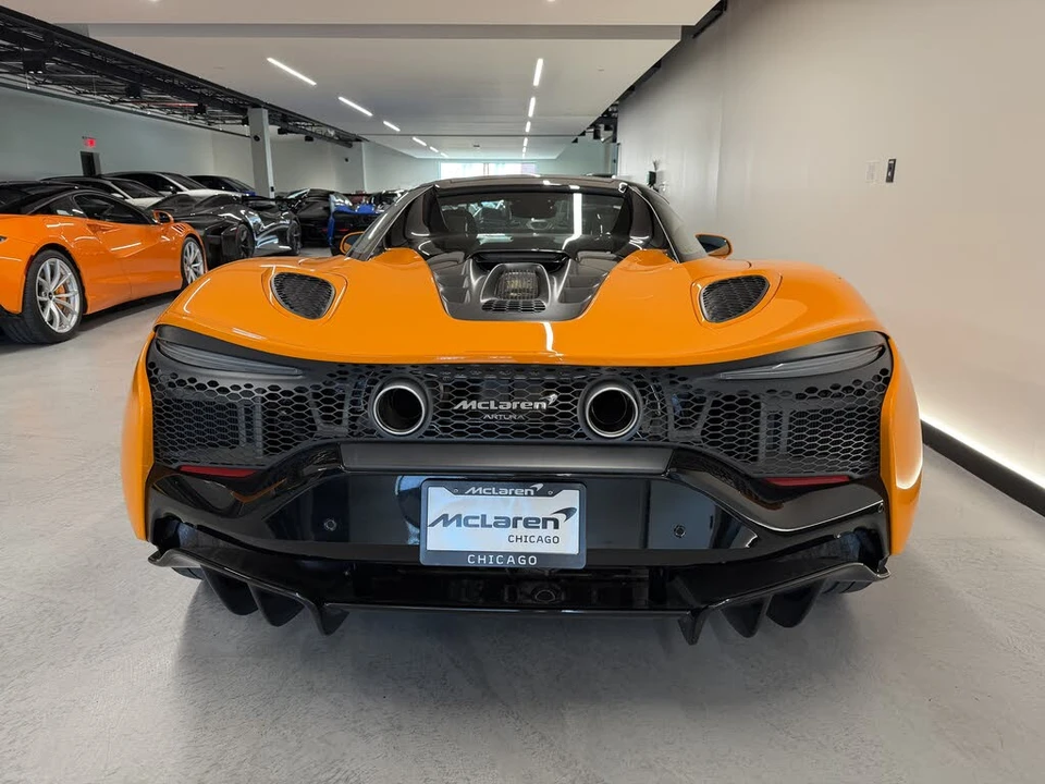 2025 McLaren Artura - Image 5 of 17