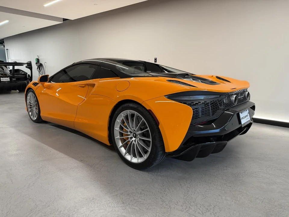 2025 McLaren Artura - Image 4 of 17