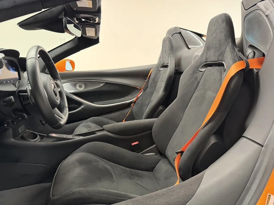 2025 McLaren Artura - Image 2 of 17