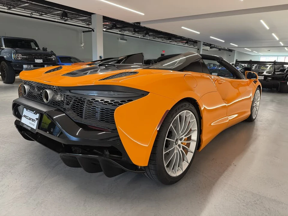 2025 McLaren Artura - Image 7 of 17
