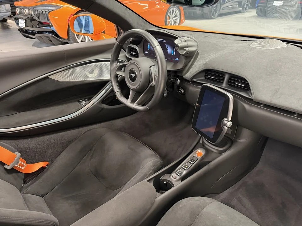 2025 McLaren Artura - Image 17 of 17