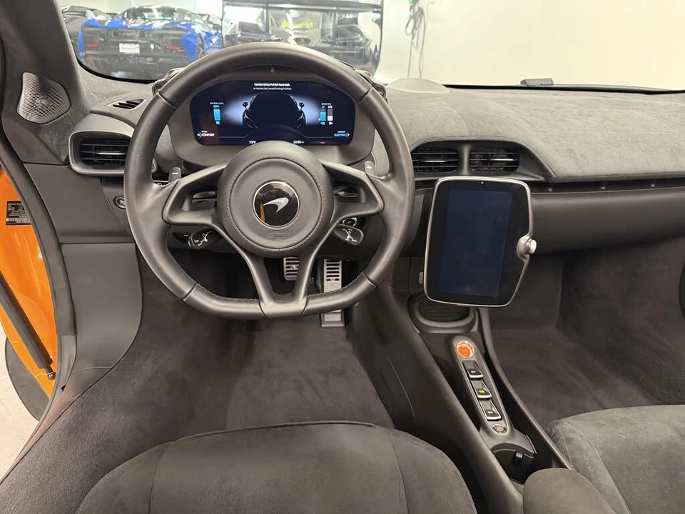 2025 McLaren Artura - Image 13 of 17