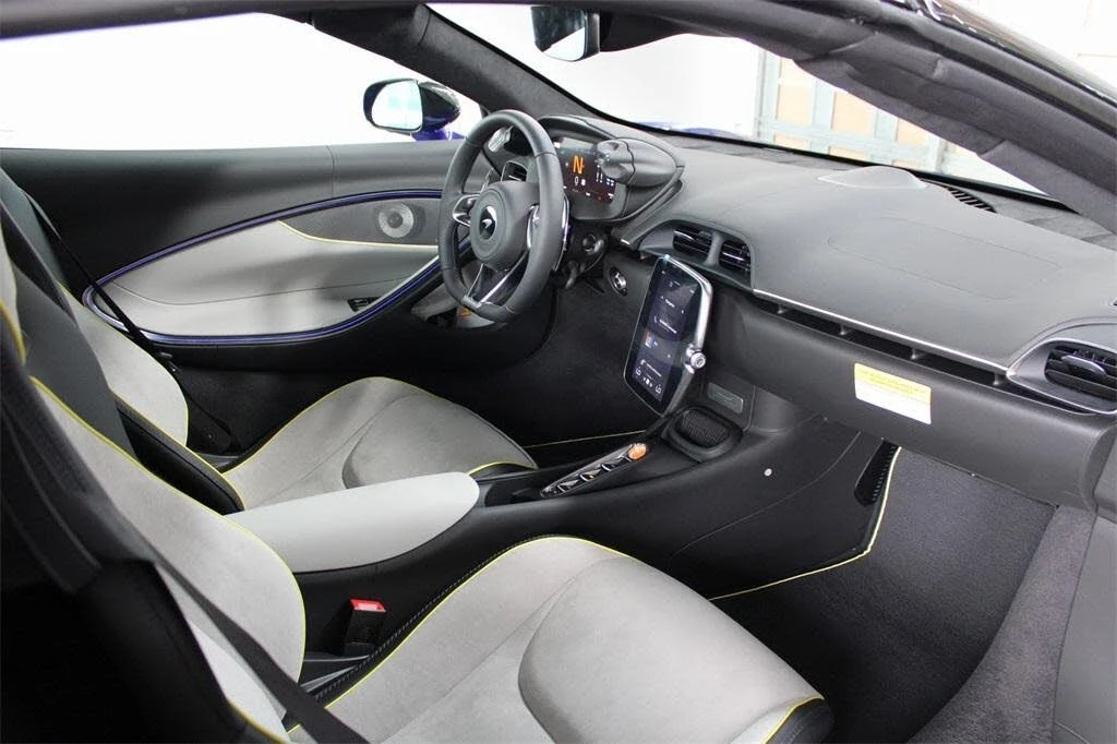 2025 McLaren Artura - Image 4 of 31