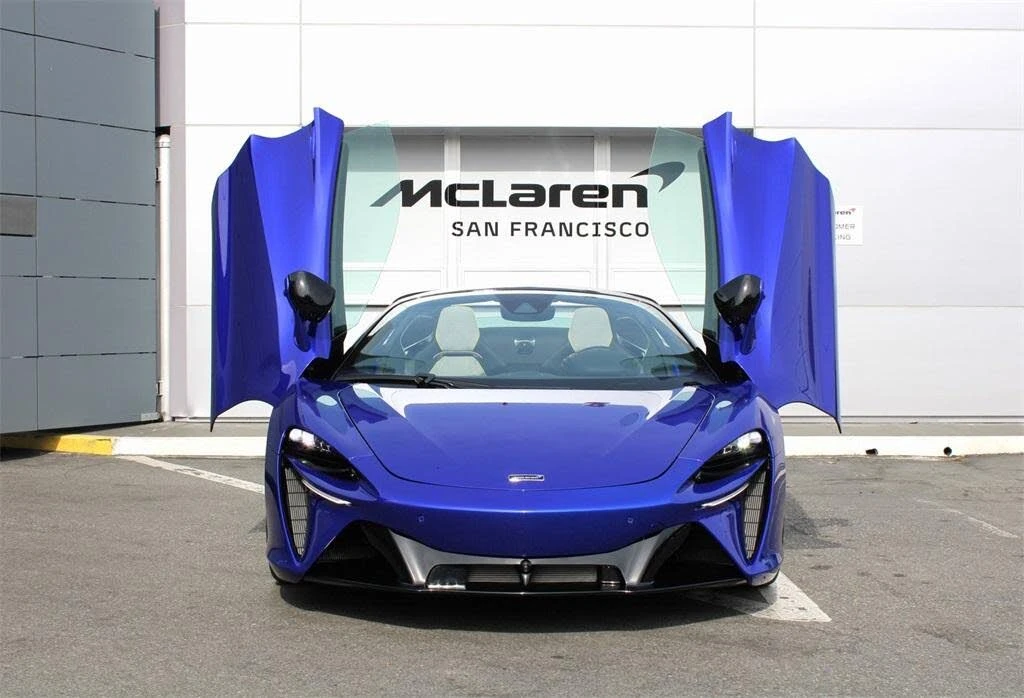 2025 McLaren Artura - Image 13 of 31
