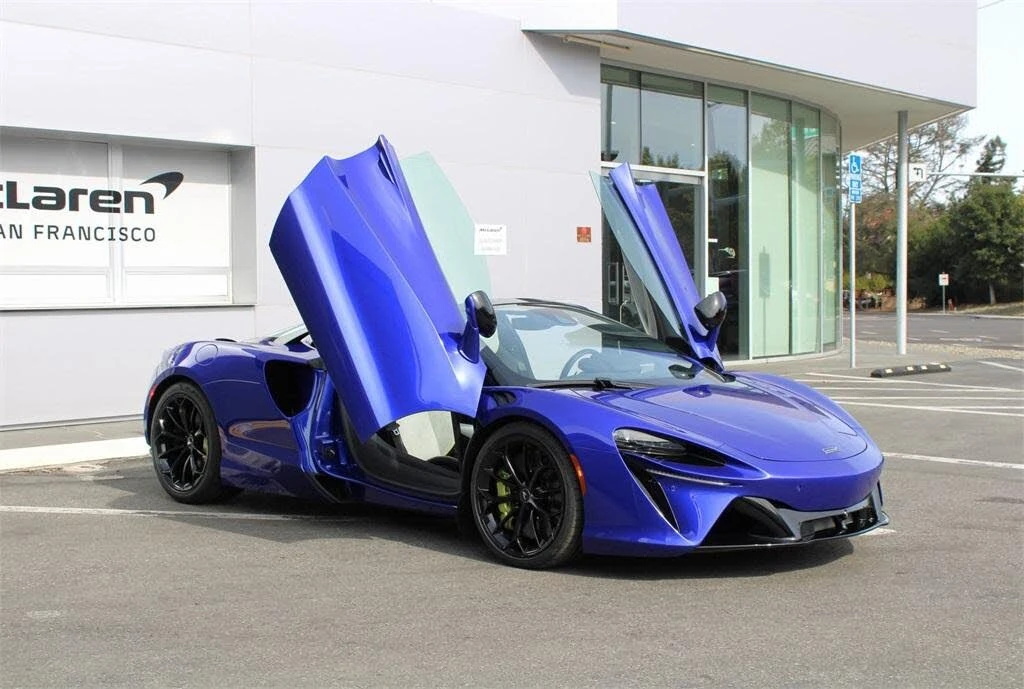 2025 McLaren Artura - Image 12 of 31