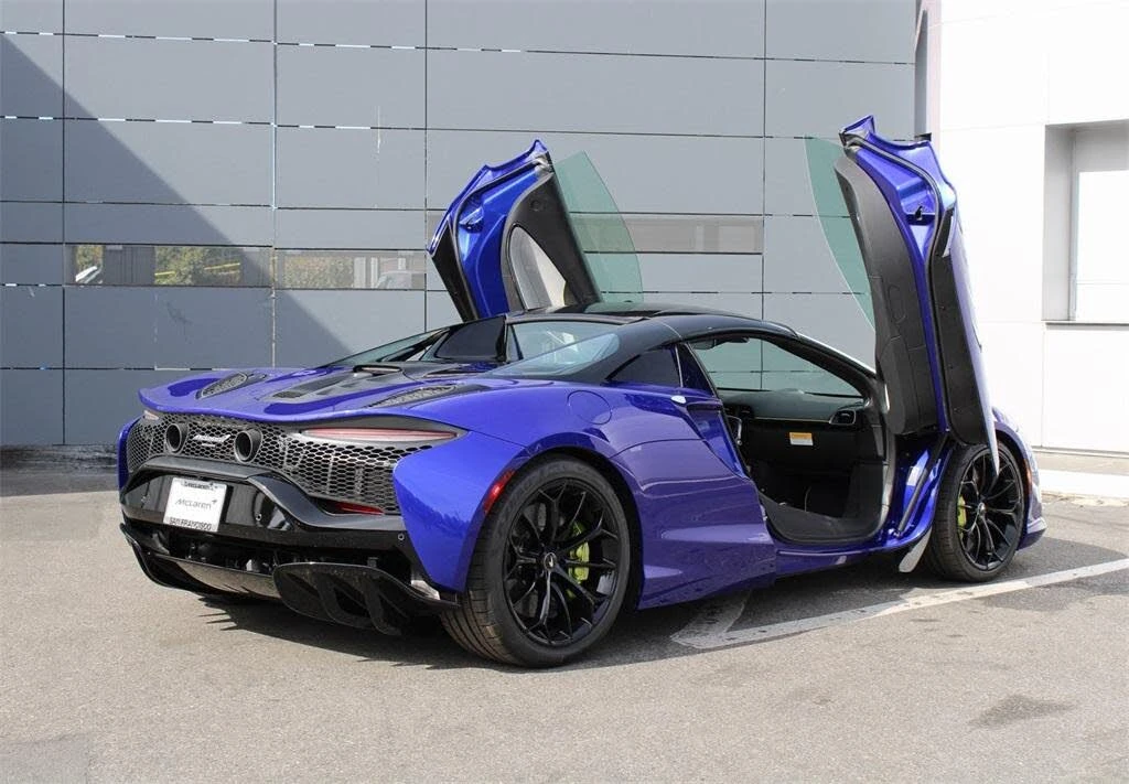 2025 McLaren Artura - Image 27 of 31