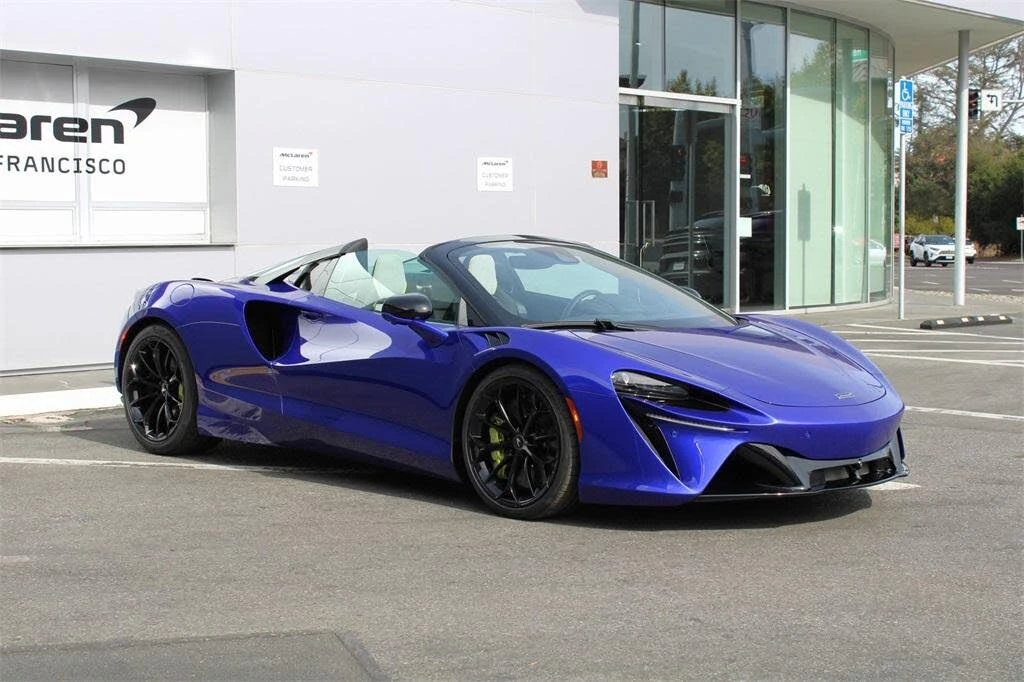 2025 McLaren Artura - Image 16 of 31