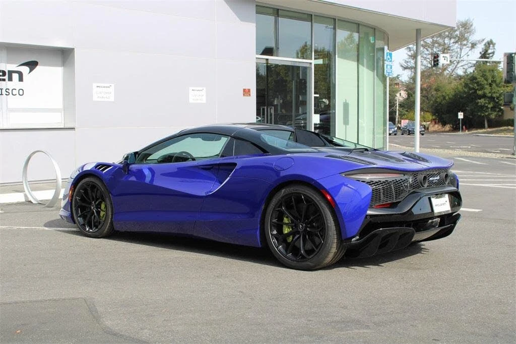 2025 McLaren Artura - Image 26 of 31