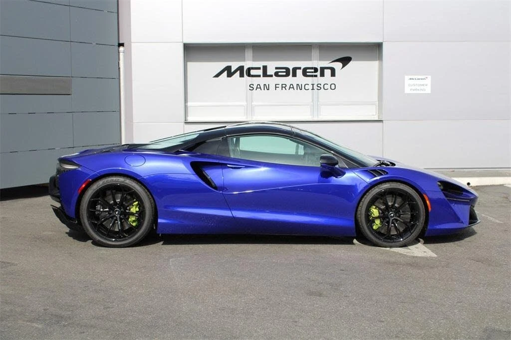 2025 McLaren Artura - Image 23 of 31
