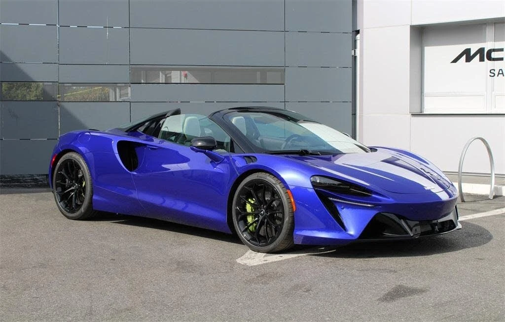 2025 McLaren Artura - Image 20 of 31