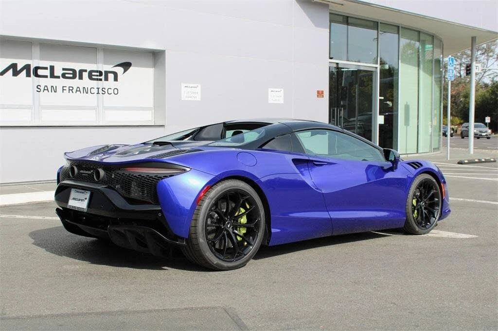 2025 McLaren Artura - Image 24 of 31