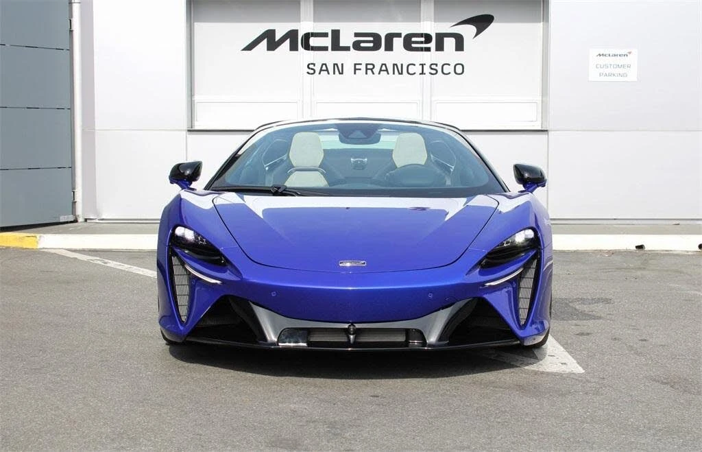 2025 McLaren Artura - Image 15 of 31