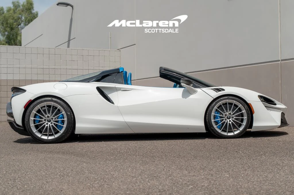 2025 McLaren Artura - Image 8 of 31