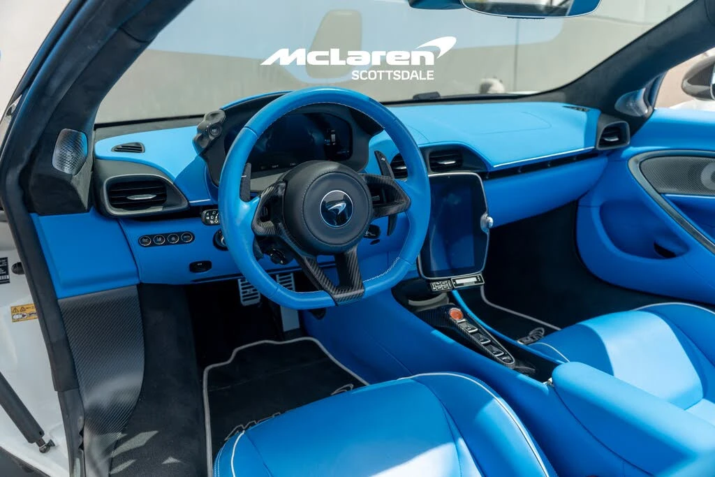 2025 McLaren Artura - Image 14 of 31