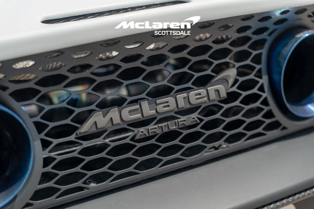 2025 McLaren Artura - Image 28 of 31